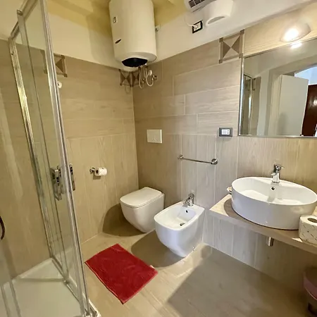 4 Balconi Rooms- Dimora Arditi ليتشي