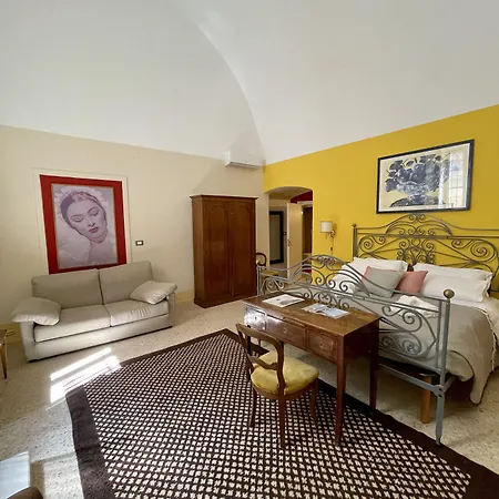 فندق مبيت وإفطار 4 Balconi Rooms- Dimora Arditi ليتشي