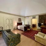 4 Balconi Rooms- Dimora Arditi לינה וארוחת בוקר לצ'ה