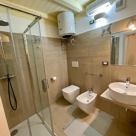לינה וארוחת בוקר 4 Balconi Rooms- Dimora Arditi