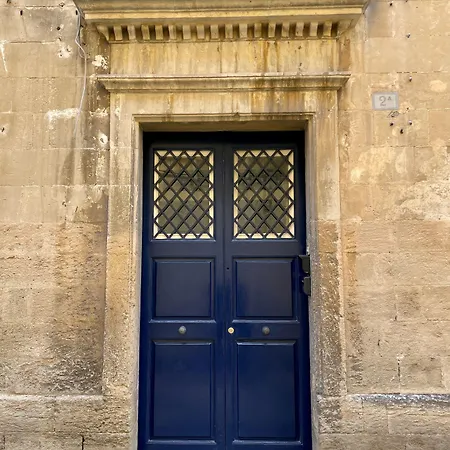 4 Balconi Rooms- Dimora Arditi לינה וארוחת בוקר לצ'ה