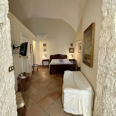 4 Balconi Rooms- Dimora Arditi לינה וארוחת בוקר לצ'ה
