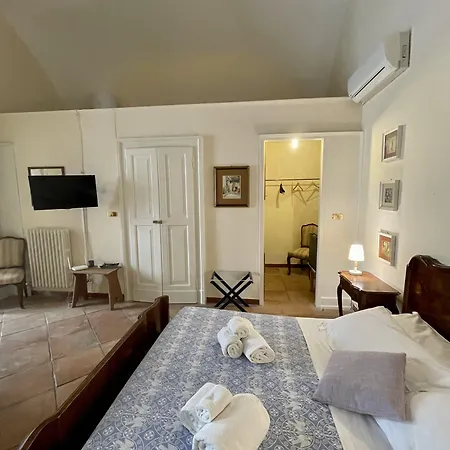 לינה וארוחת בוקר 4 Balconi Rooms- Dimora Arditi 3*