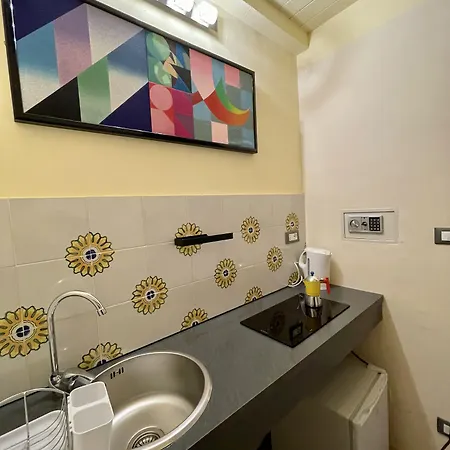 לינה וארוחת בוקר 4 Balconi Rooms- Dimora Arditi 3*