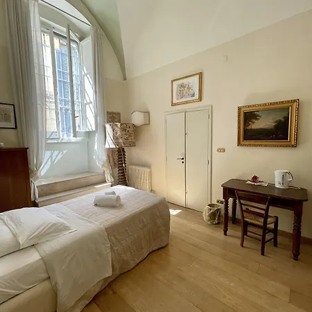 4 Balconi Rooms- Dimora Arditi לינה וארוחת בוקר 3*